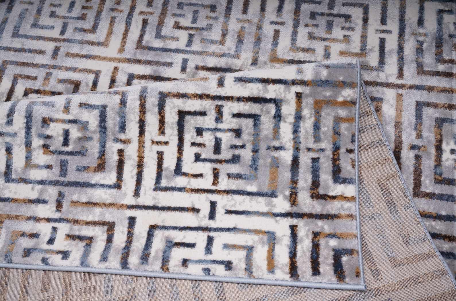 Nyewood Gray 5'3 x 7'6 Rug - Thumbnail - Image 5