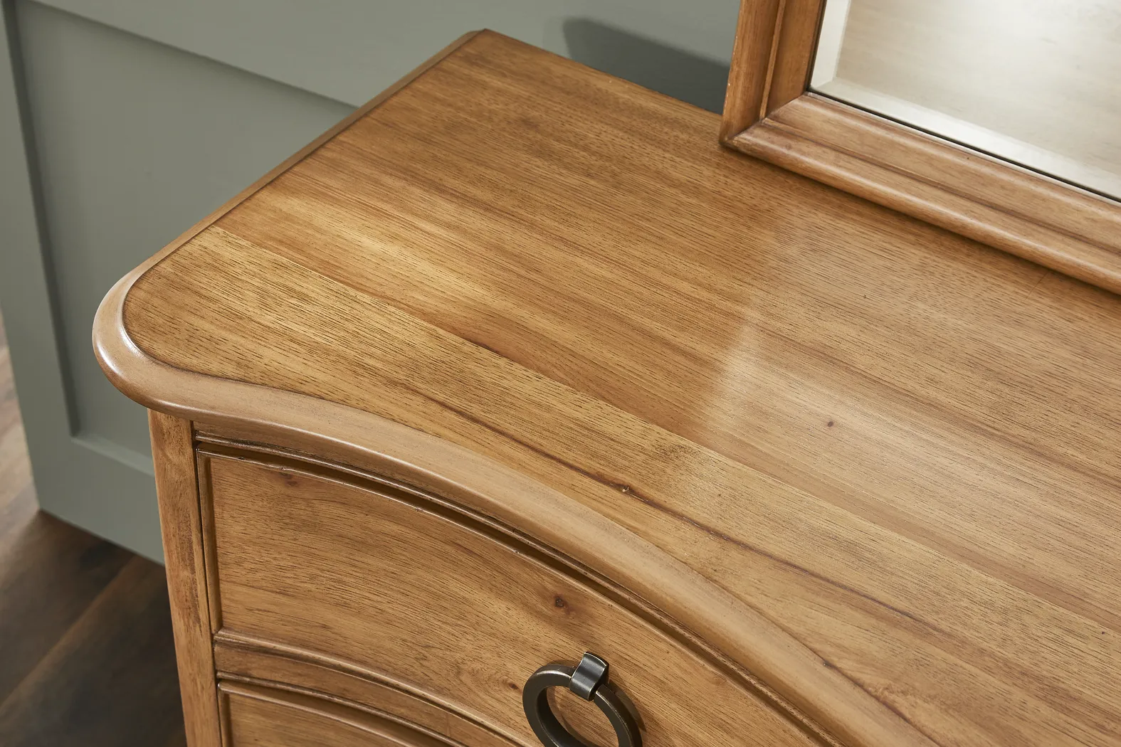 Oaklin Ridge Brown 5 Pc Queen Panel Bedroom - Thumbnail - Image 10