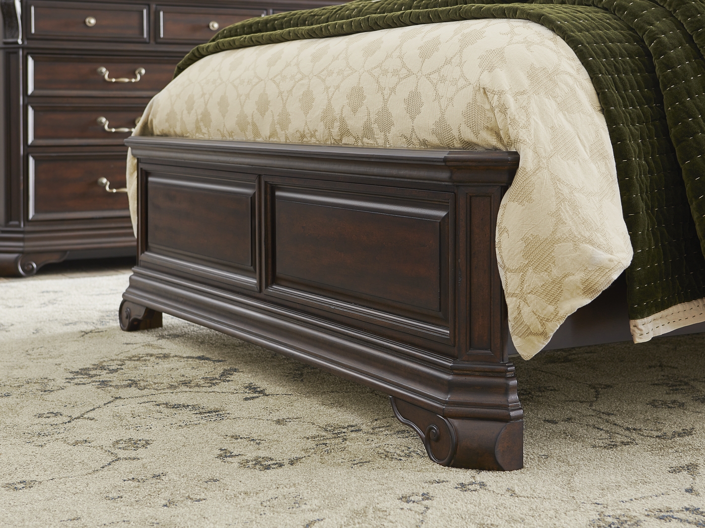 Oakmont Brown Cherry 5 Pc Queen Bedroom - Thumbnail - Image 3