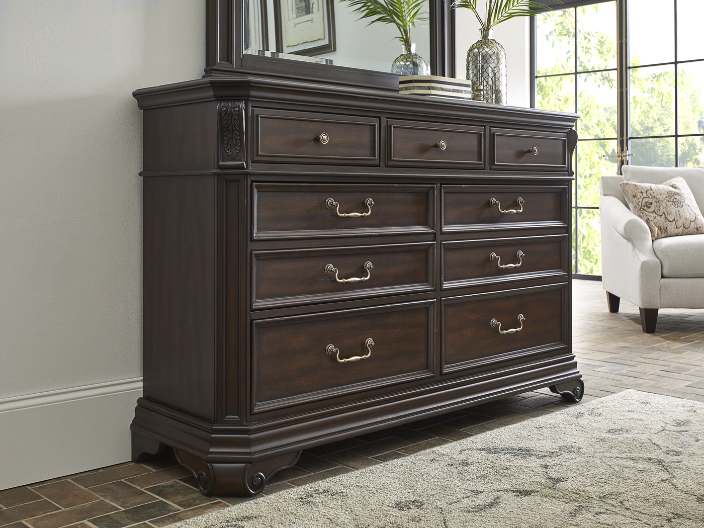 Oakmont Brown Cherry 5 Pc Queen Bedroom - Thumbnail - Image 5