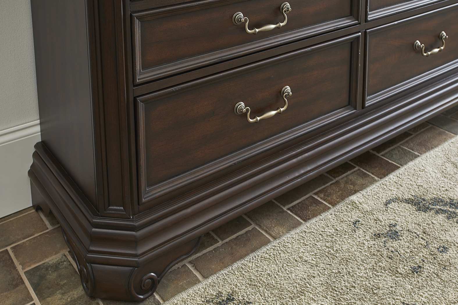 Oakmont Brown Cherry 5 Pc Queen Bedroom - Thumbnail - Image 6