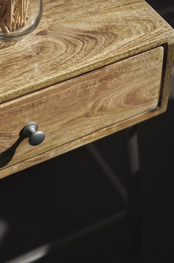 Oakwilde Brown Side Table - Thumbnail - Image 5