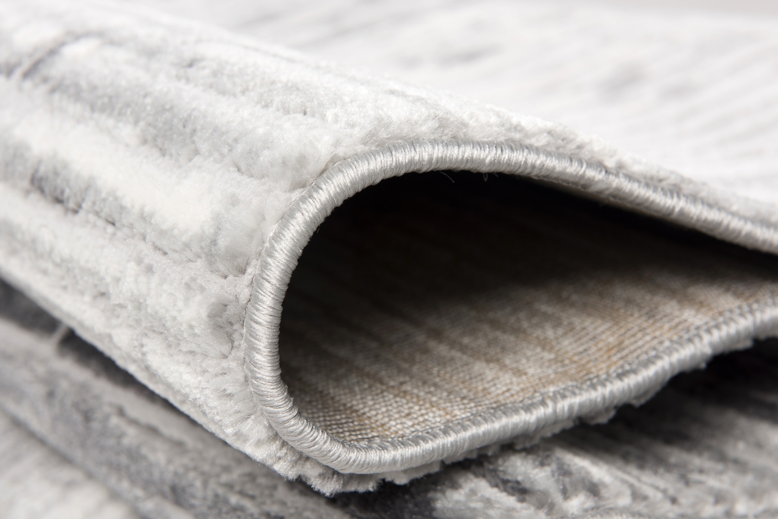 Oakwinds Gray 5'3 x 7'6 Rug - Thumbnail - Image 3