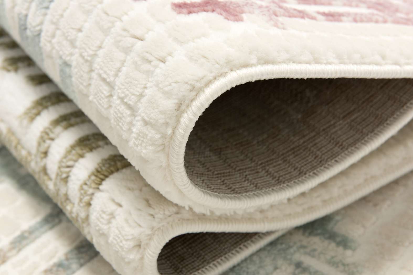 Oberbeck Multi 5'3 x 7'6 Rug - Thumbnail - Image 3