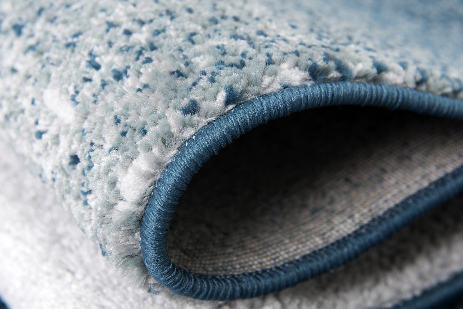 Oberwald Gray 5'3 x 7'6 Rug - Thumbnail - Image 3