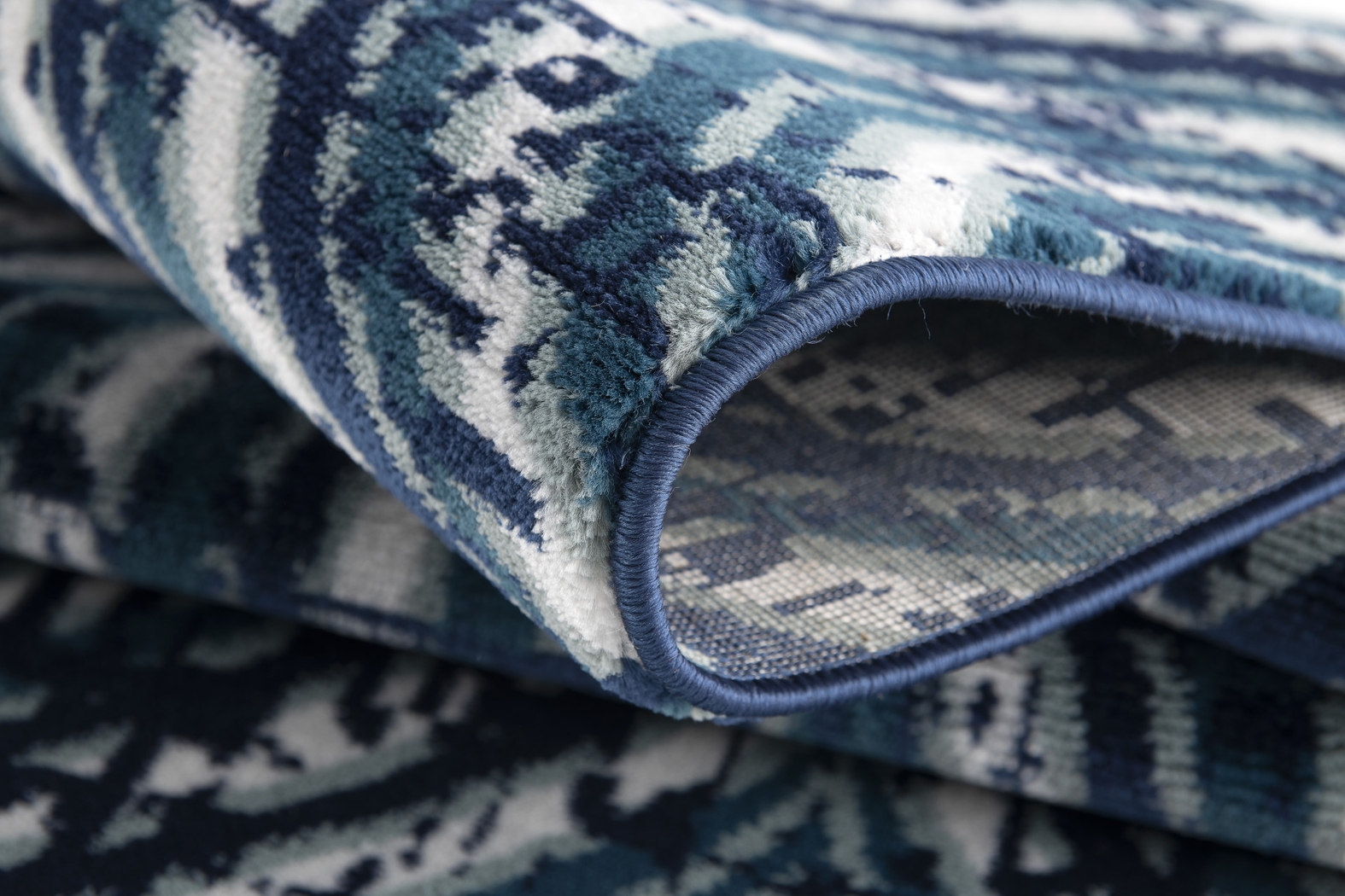 Oldenbury Blue 5'3 x 7'6 Rug - Thumbnail - Image 3