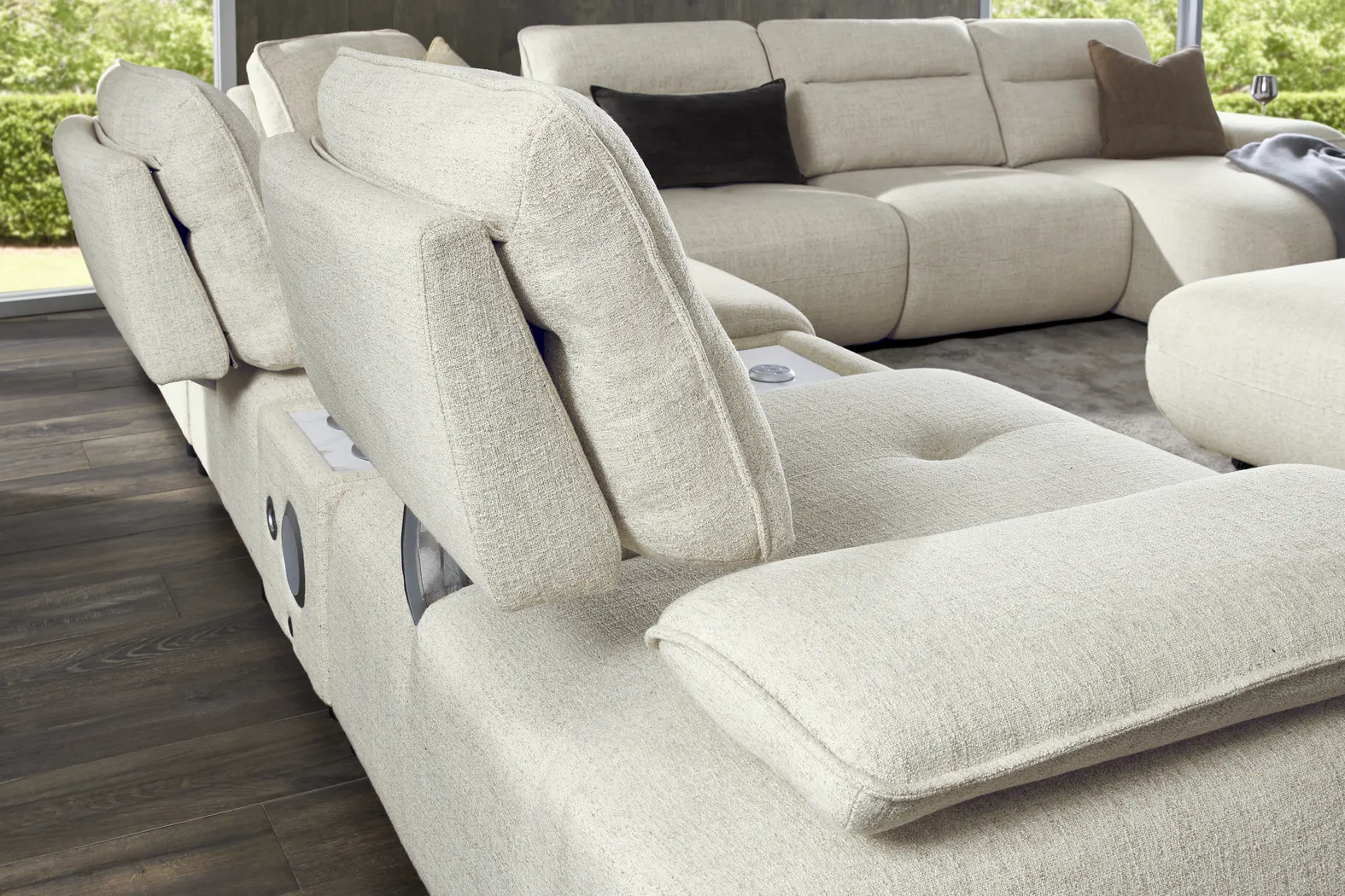 Olympia Linen 7 Pc Sectional with Audio - Image 7