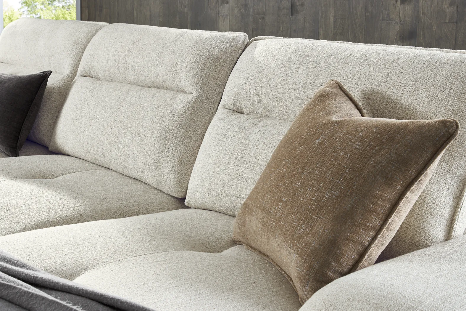 Olympia Linen 7 Pc Sectional with Audio - Image 12