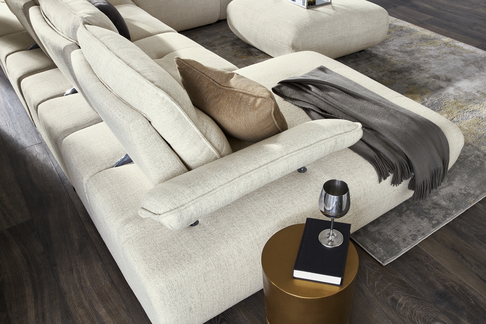 Olympia Linen 7 Pc Sectional with Audio - Thumbnail - Image 4