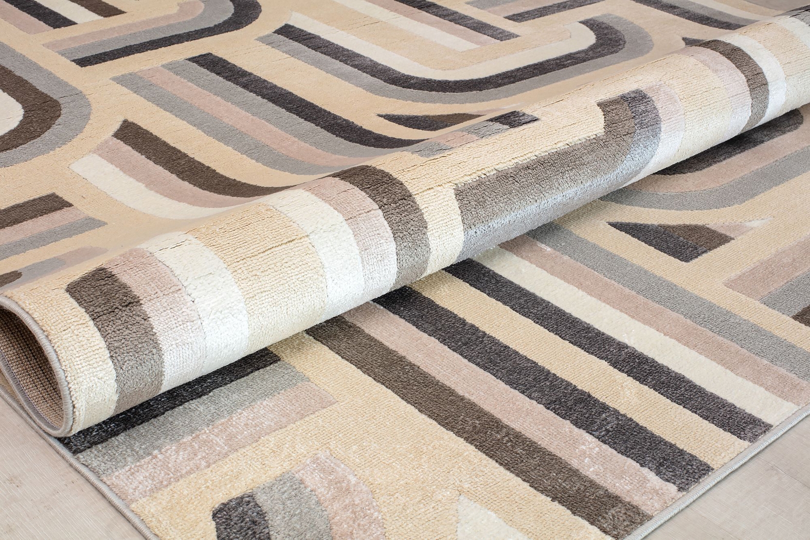 Osinore Cream/Beige 8' x 10' Rug - Thumbnail - Image 3