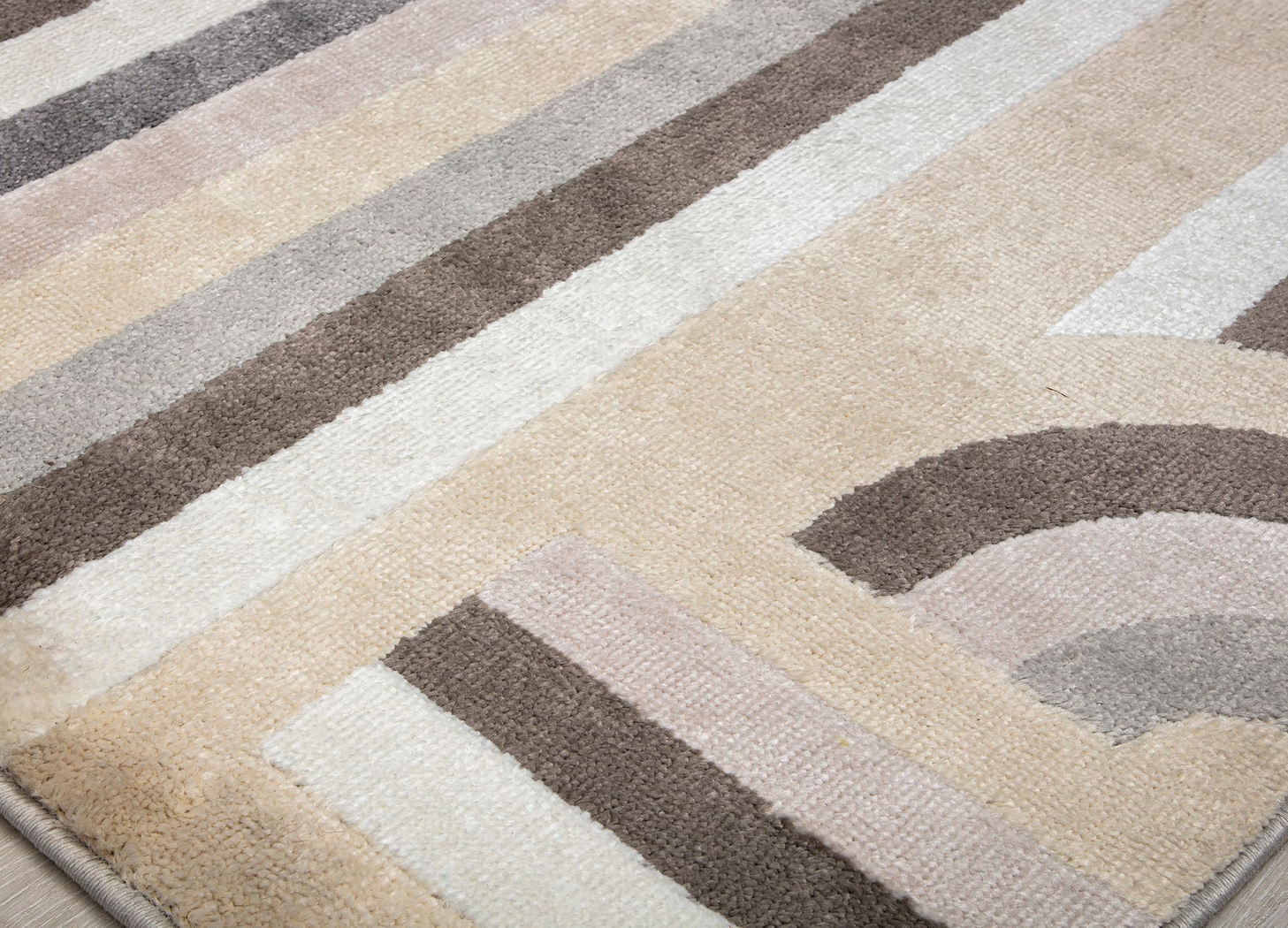 Osinore Cream/Beige 8' x 10' Rug - Thumbnail - Image 5