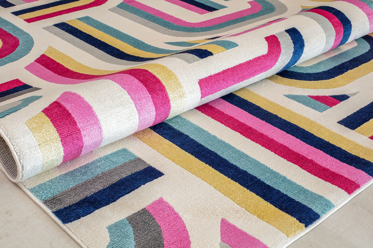 Osinore White/Multi 8' x 10' Rug - Thumbnail - Image 3