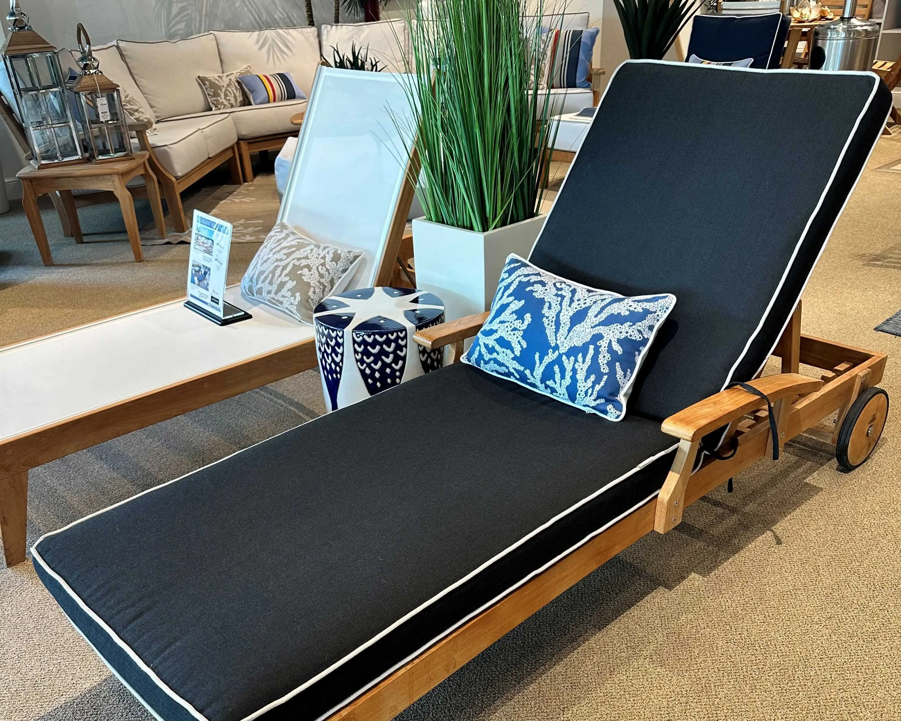 outdoor-chaises.jpg