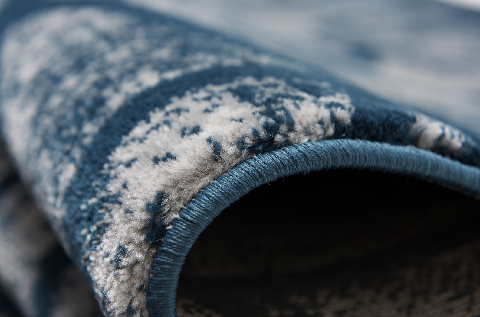 Overbrooke Blue 5'3 x 7'6 Rug - Thumbnail - Image 3