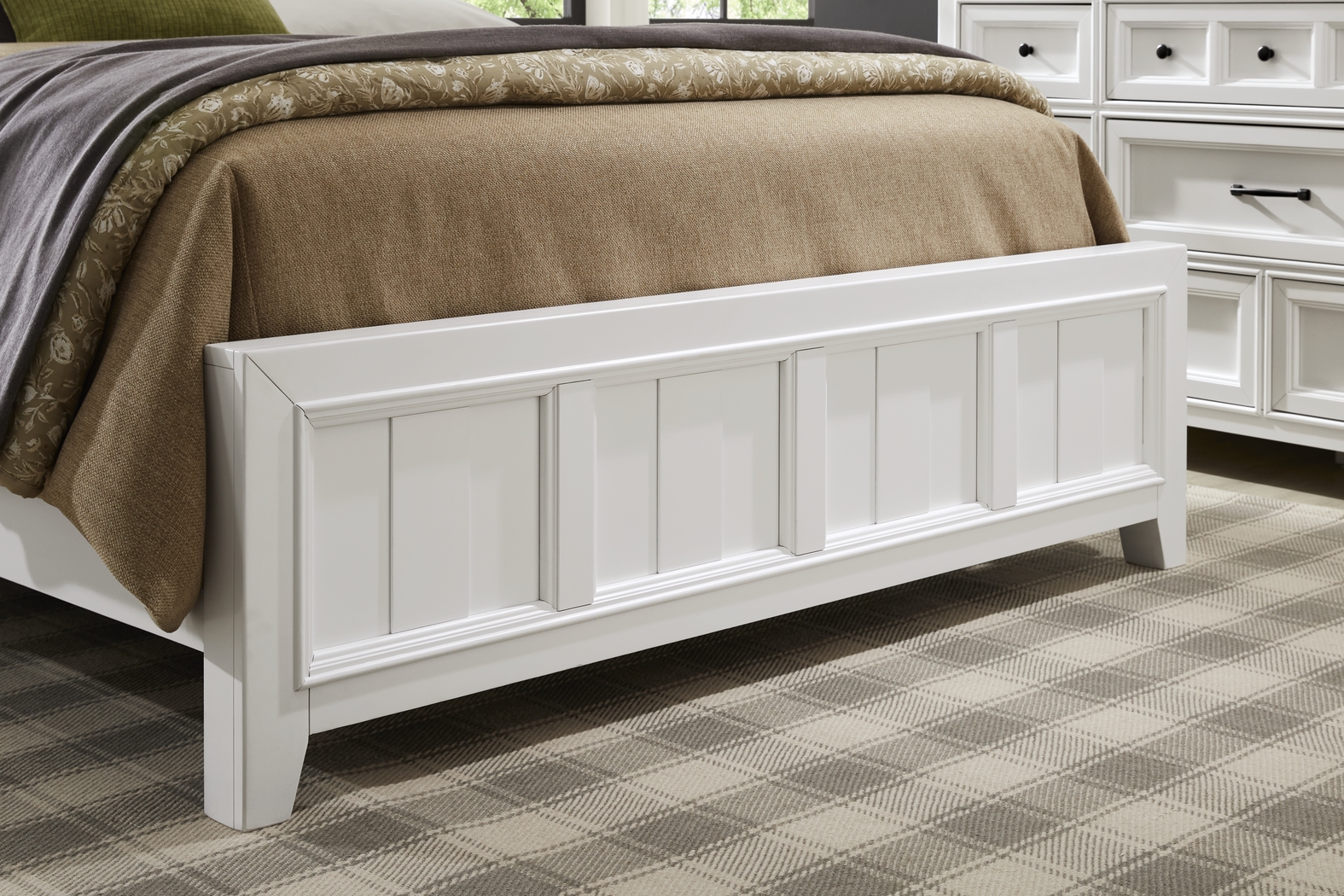 Owings Mill White 5 Pc Queen Panel Bedroom - Thumbnail - Image 6