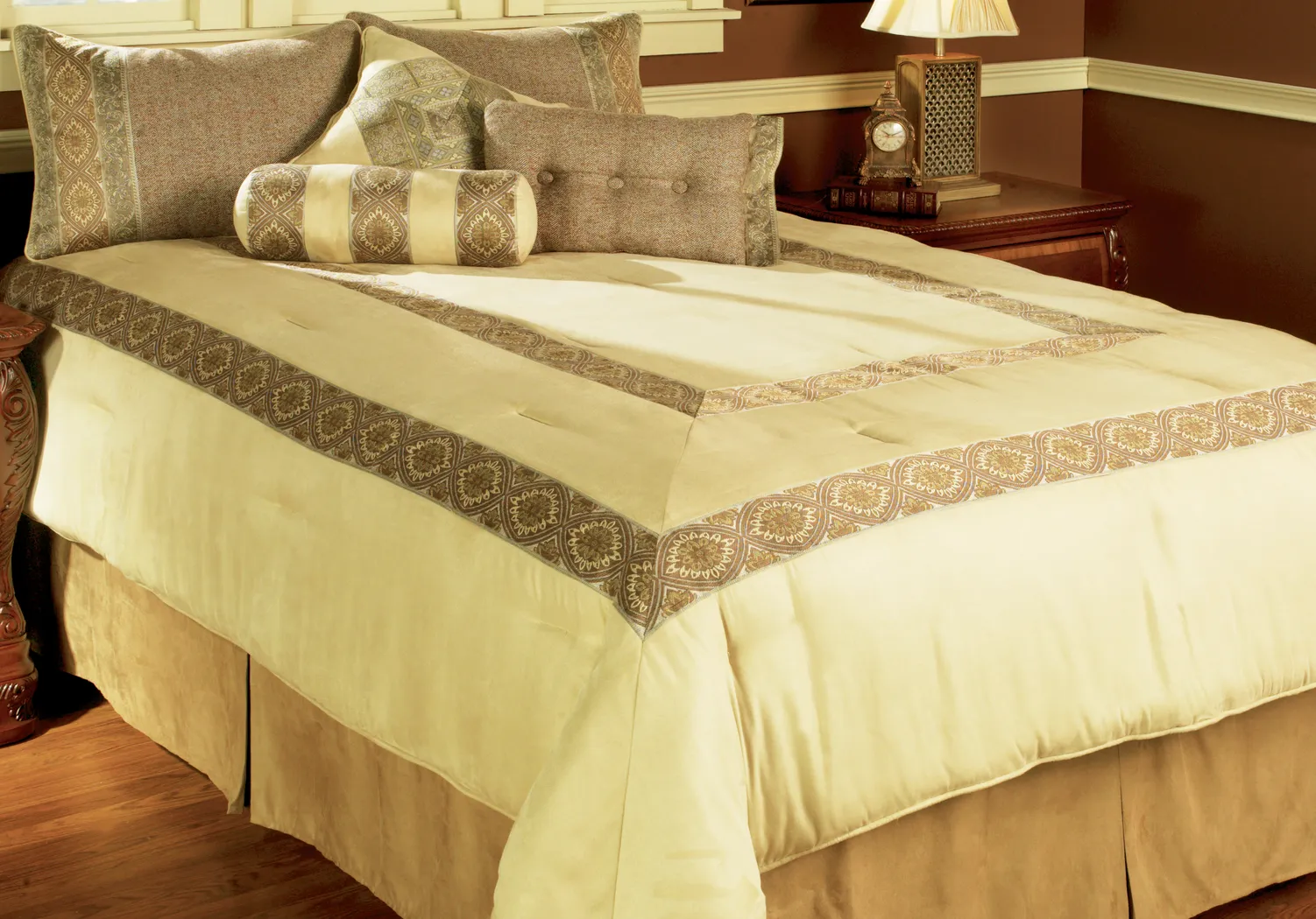Palomino 7 Pc King Linens Set - Thumbnail - Image 1