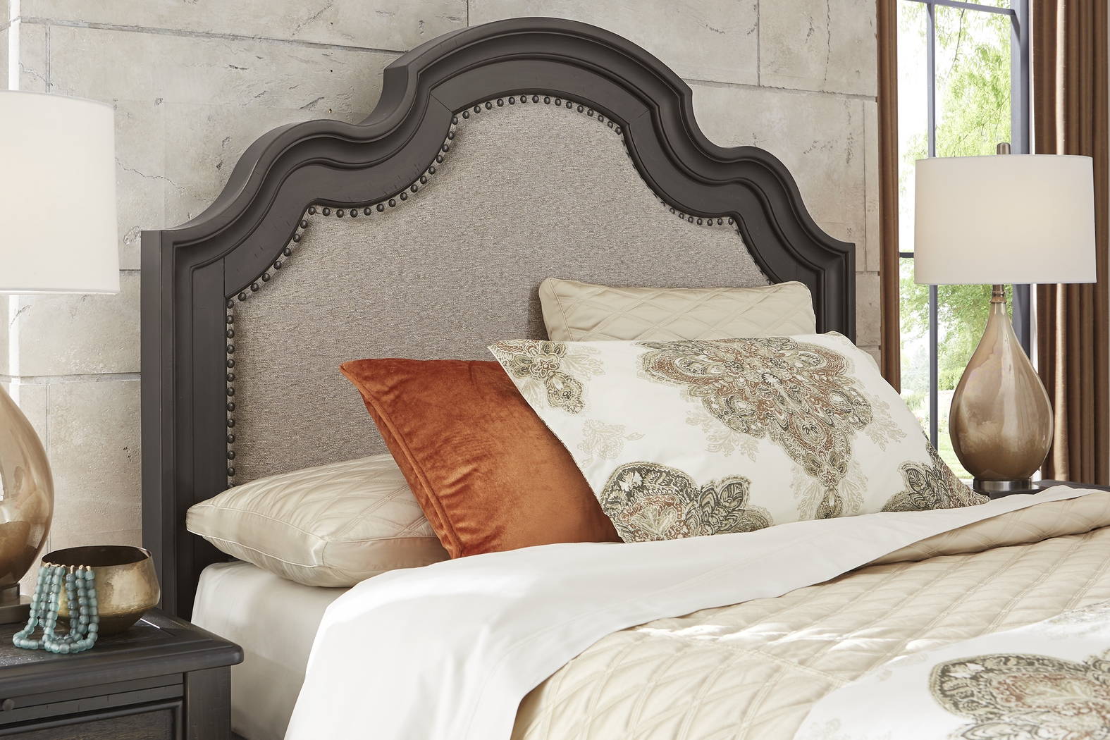 Park Grove Black 7 Pc King Bedroom - Thumbnail - Image 3