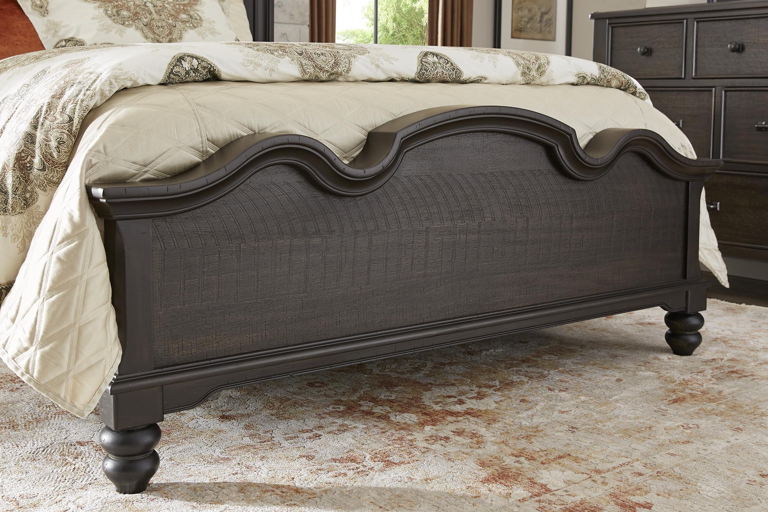 Park Grove Black 7 Pc King Bedroom - Thumbnail - Image 4