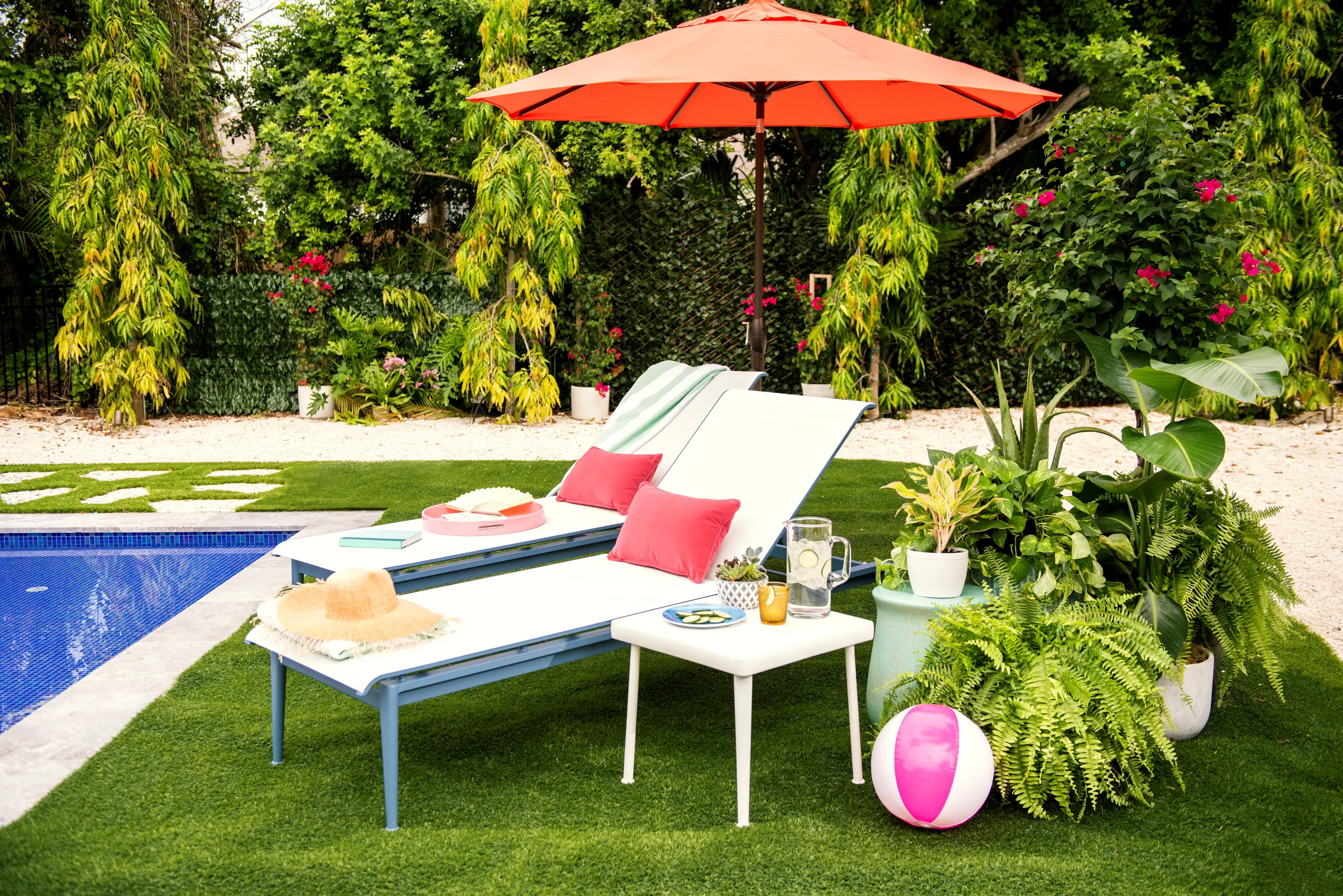 park-walk-chaise-70510524-blog.JPG