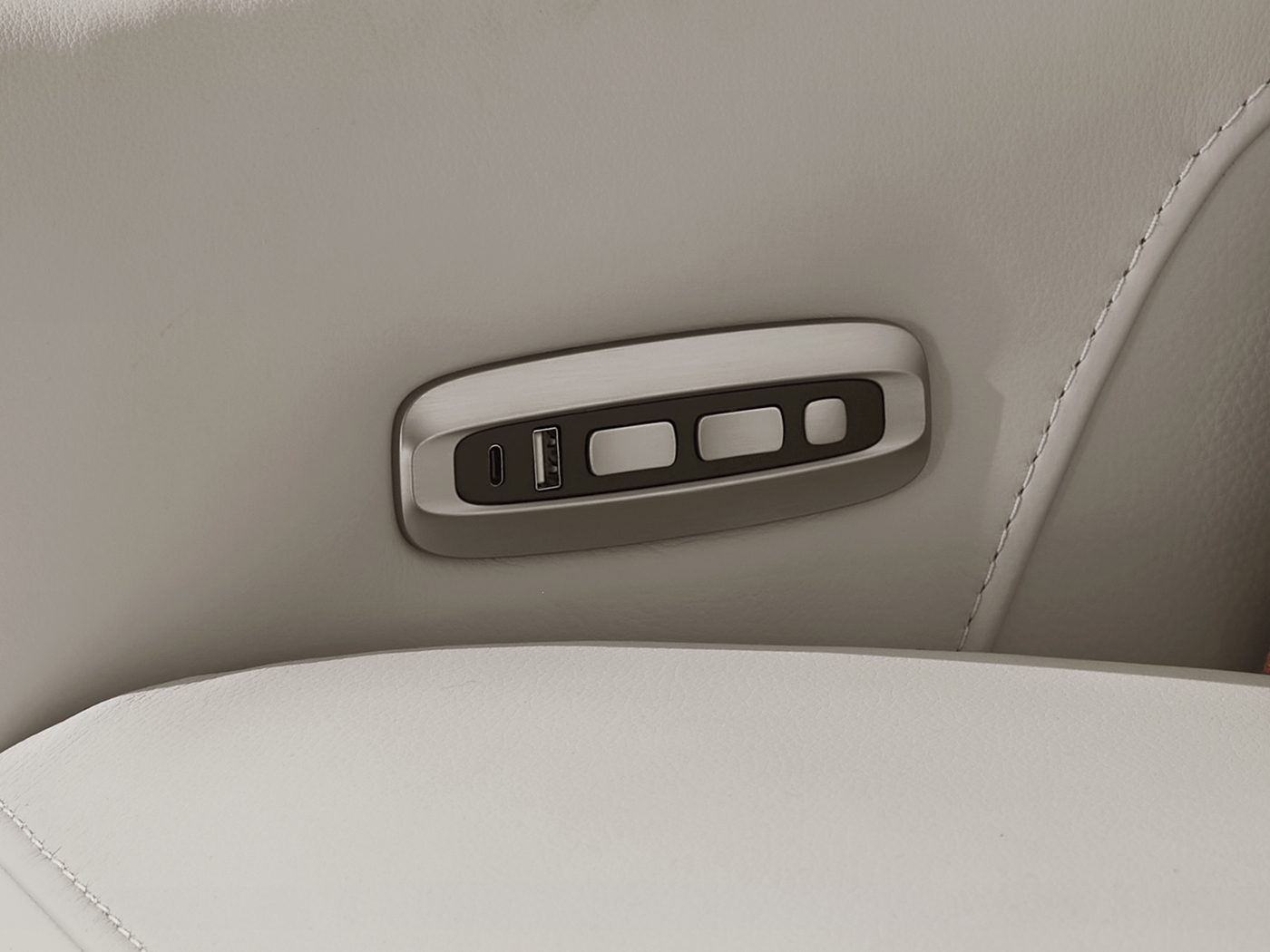 Parkside Heights Gray Leather 8 Pc Living Room with Dual Power Reclining Sofa - Thumbnail - Image 10