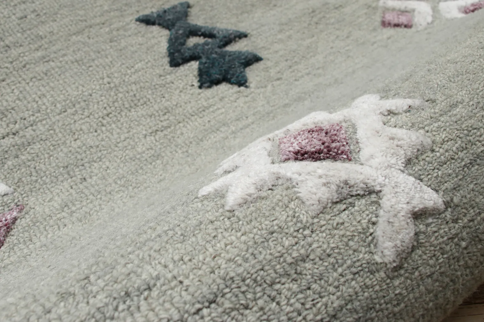 Paslier Gray/Multi 7' Round Rug - Thumbnail - Image 6