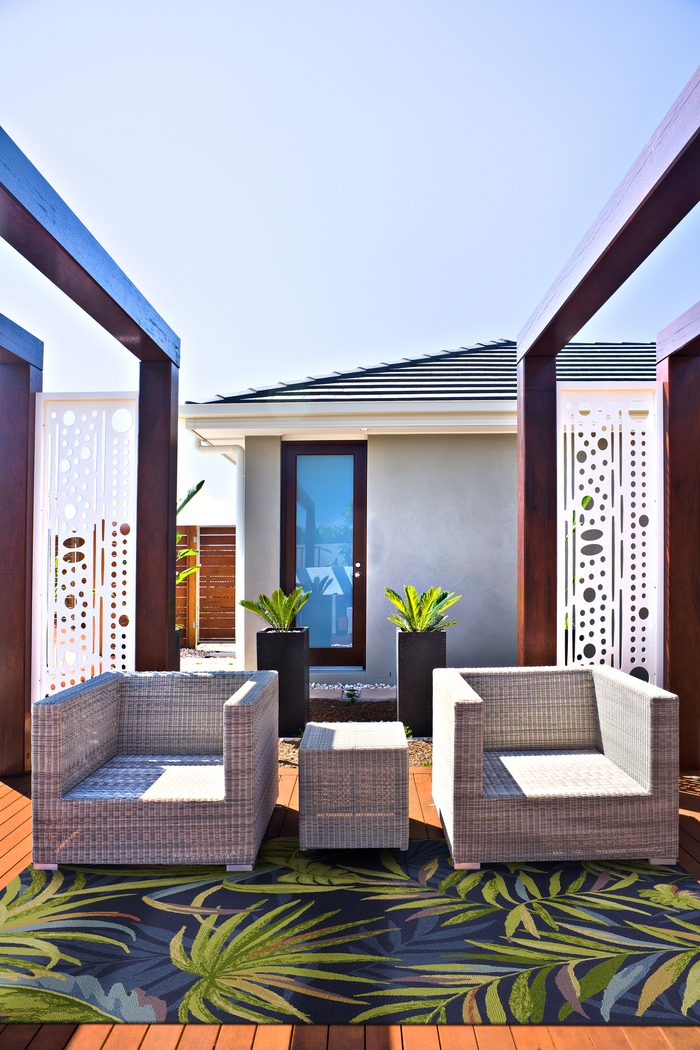 Penesby Blue 7'6 x 9'6 Rug - Thumbnail - Image 3