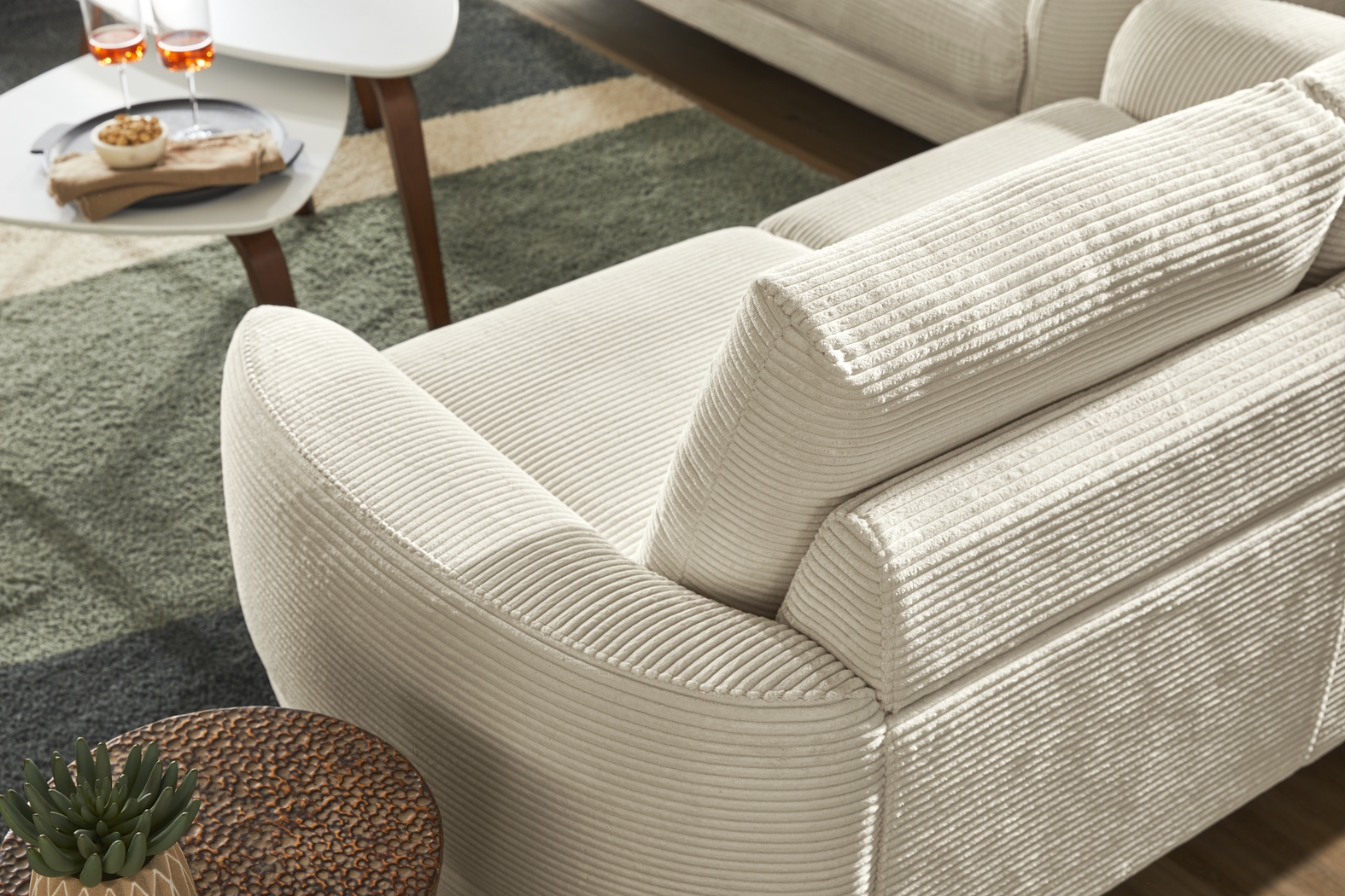 Penn Station Cream Loveseat - Thumbnail - Image 3