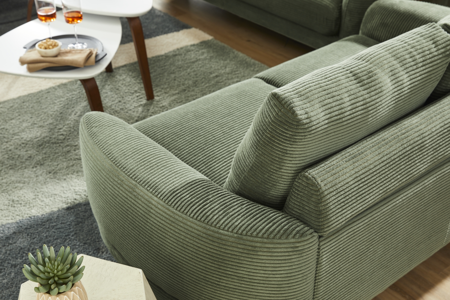 Penn Station Green 2 Pc Living Room - Thumbnail - Image 8