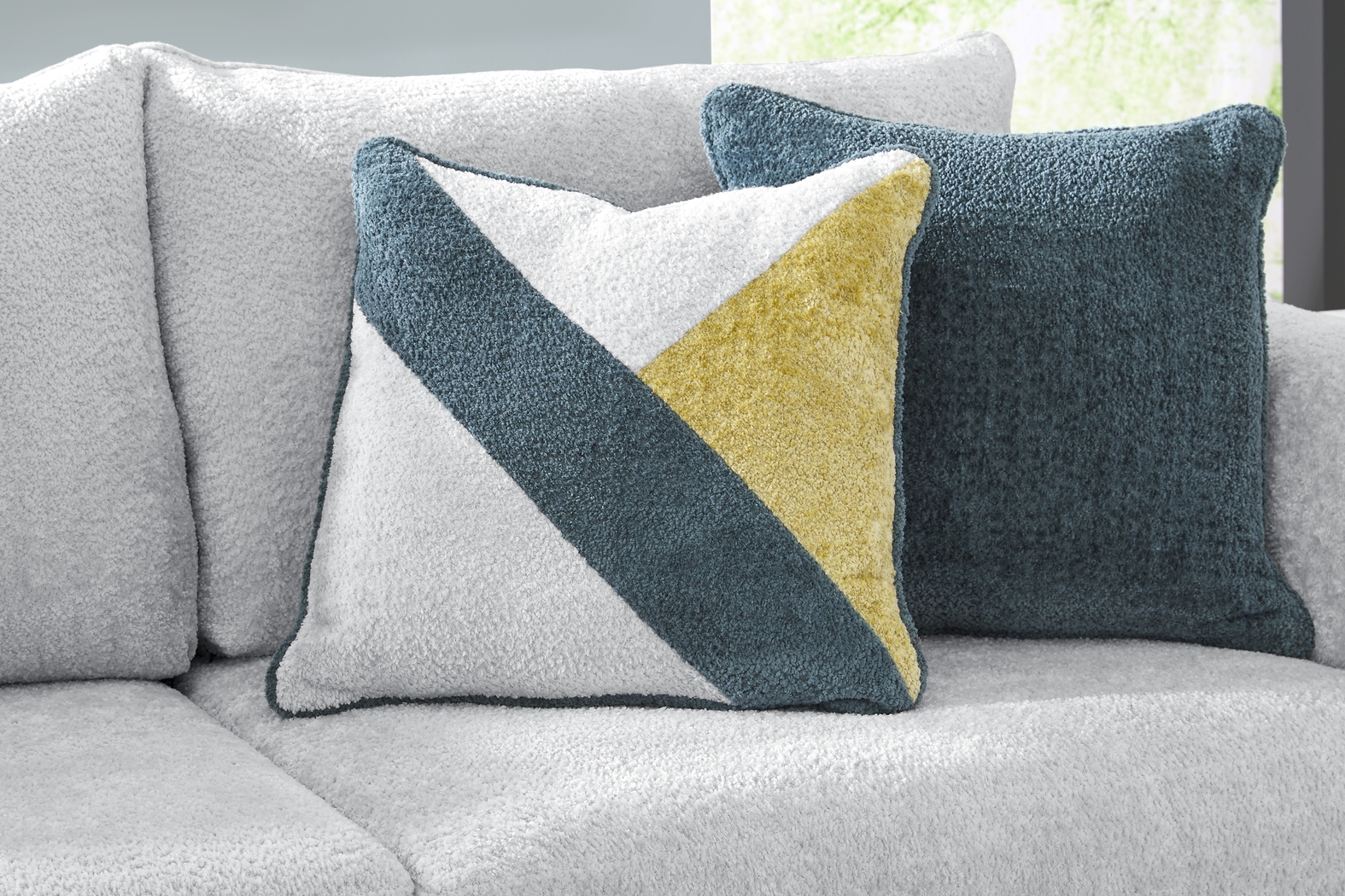 Perry Gray 5 Pc Sectional Living Room - Thumbnail - Image 6