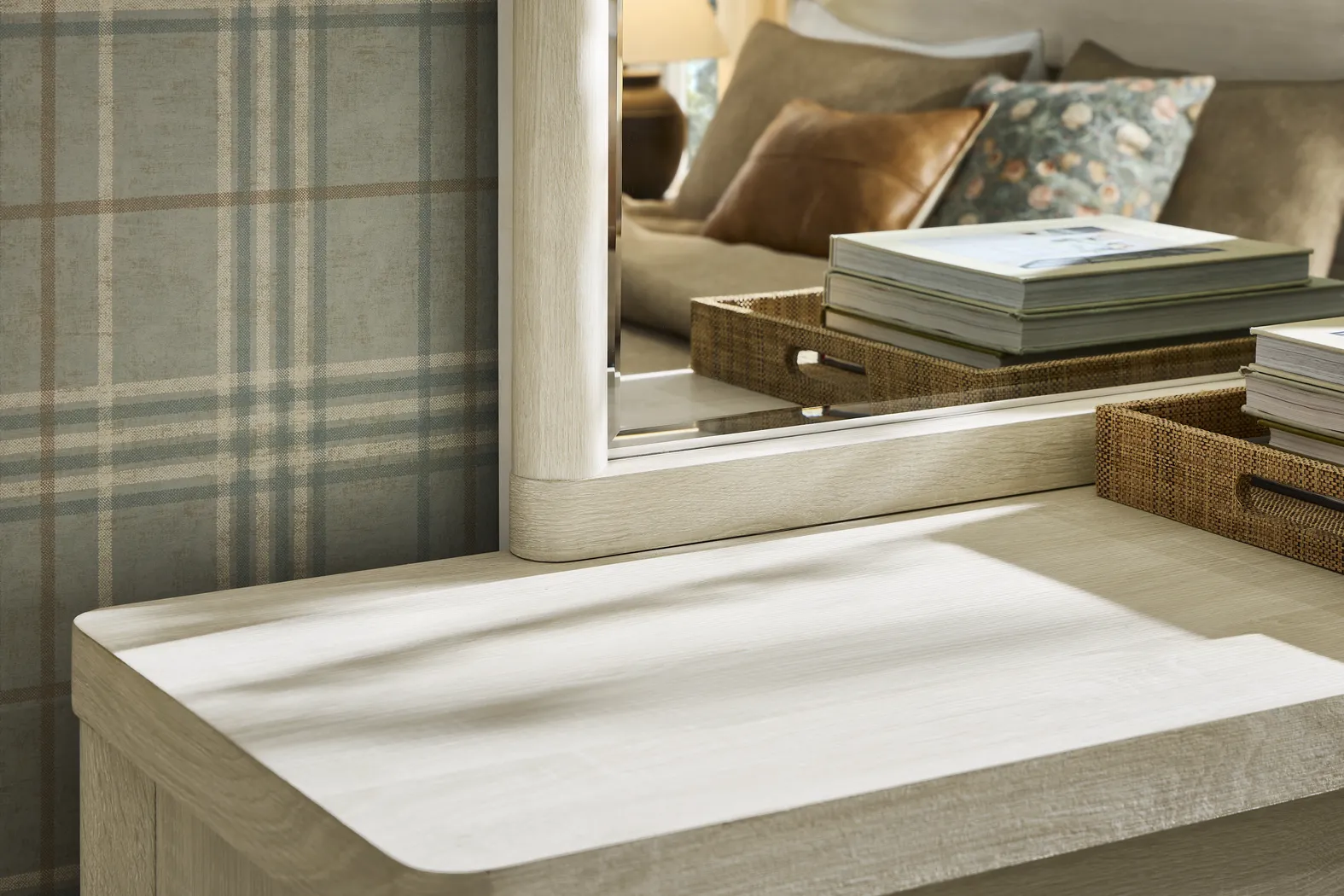 Pinebrook White Mirror - Thumbnail - Image 3