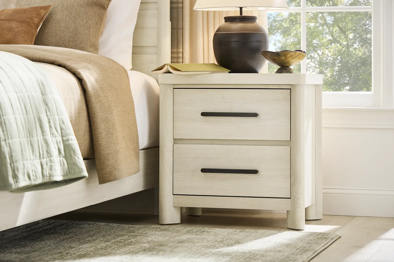 Pinebrook White 5 Pc Queen Panel Bedroom - Thumbnail - Image 8