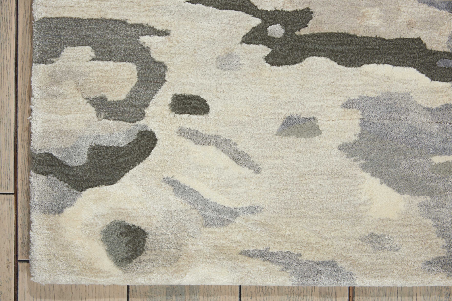 Noreo Silver/Gray 7'9 x 9'9 Rug - Thumbnail - Image 3