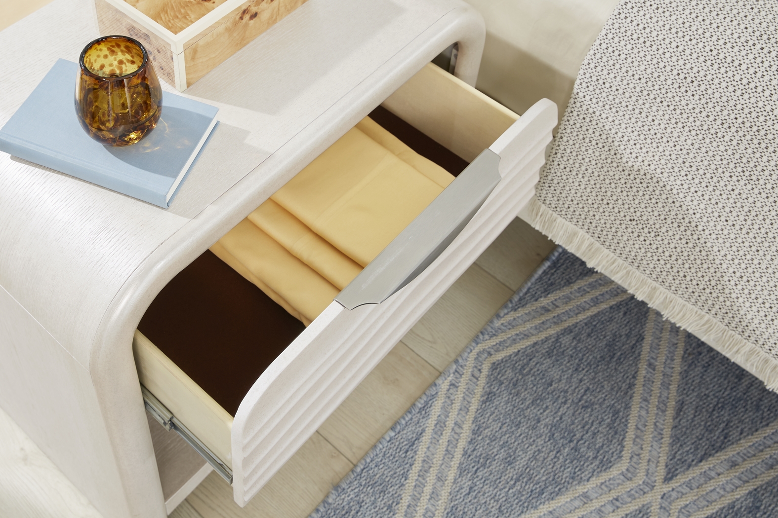 Point Loma White 7 Pc King Panel Bedroom - Thumbnail - Image 10