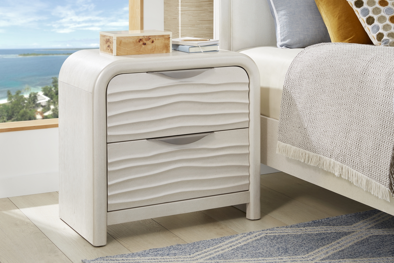 Point Loma White 7 Pc Queen Panel Bedroom - Thumbnail - Image 9