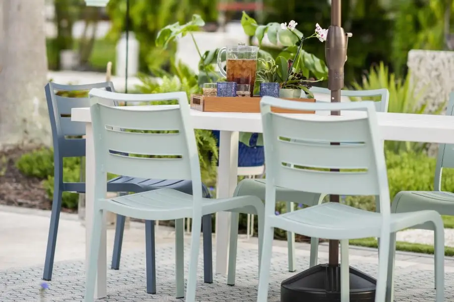 poolside-dining-set.jpg