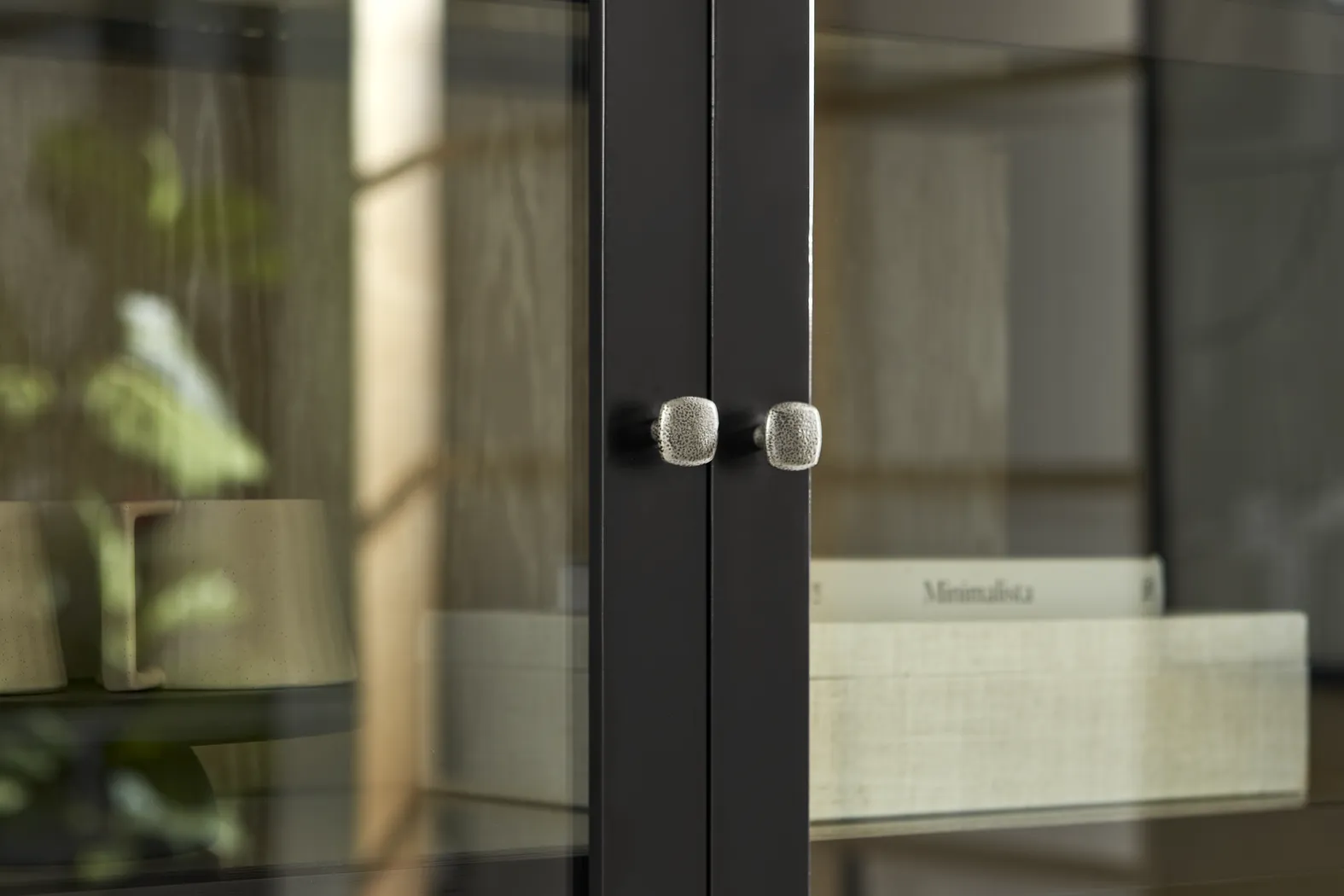Portsmouth Black China Cabinet - Image 5