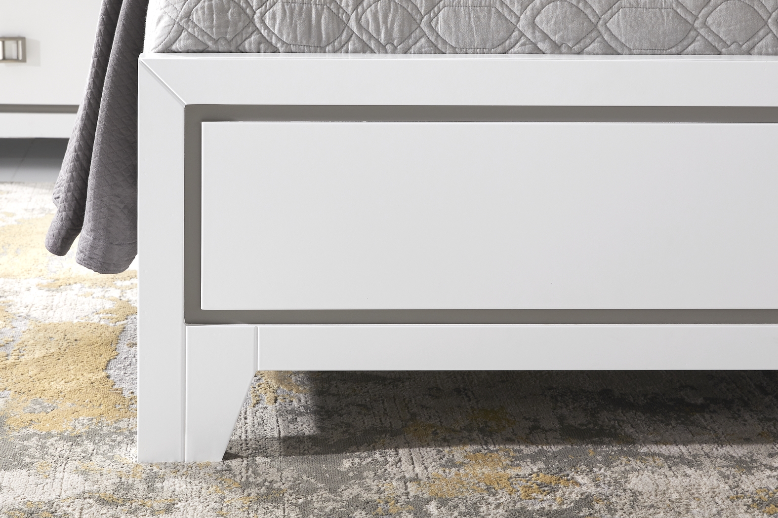 Princeton Hall White 7 Pc Queen Bedroom - Thumbnail - Image 4