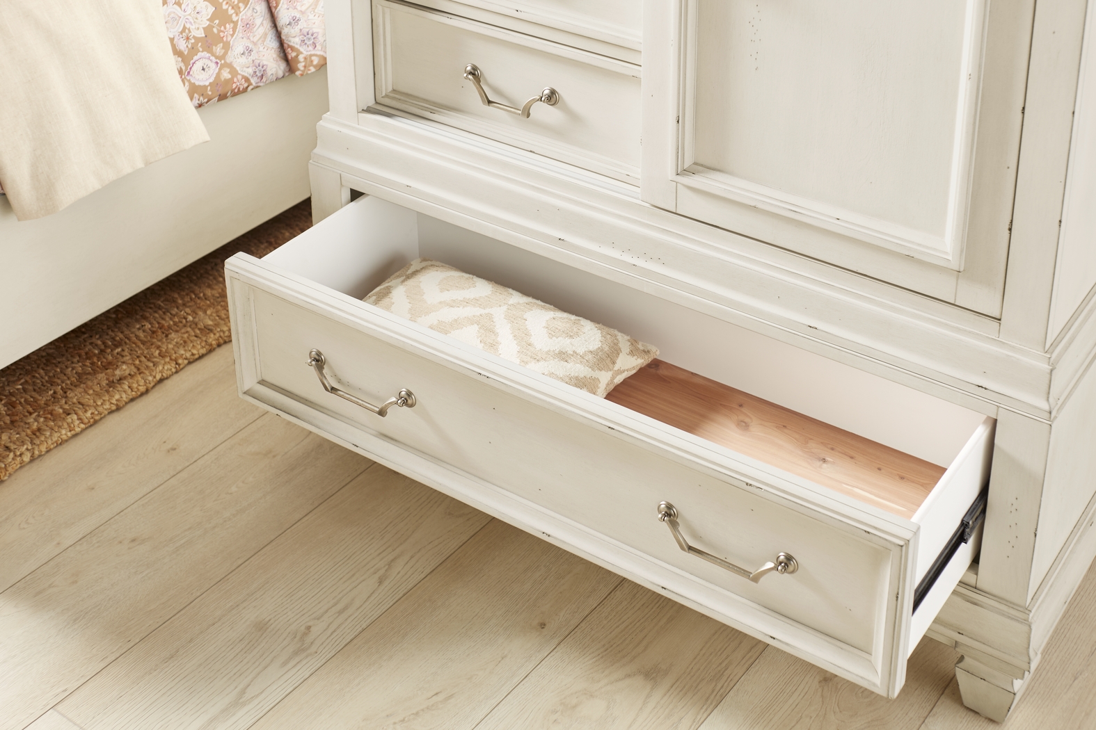 Provence White Sliding Door Chest - Thumbnail - Image 4