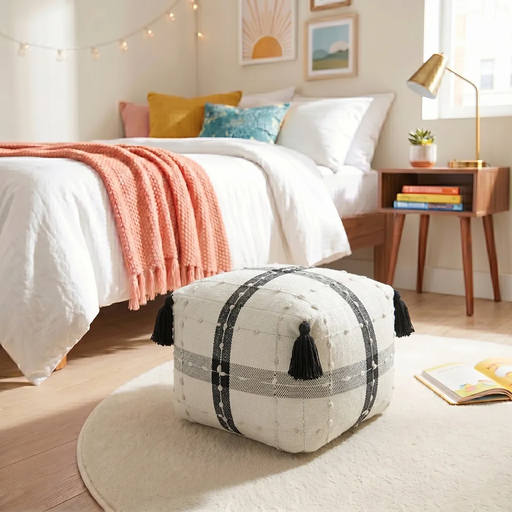 Quadman Ivory Pouf - Thumbnail - Image 2