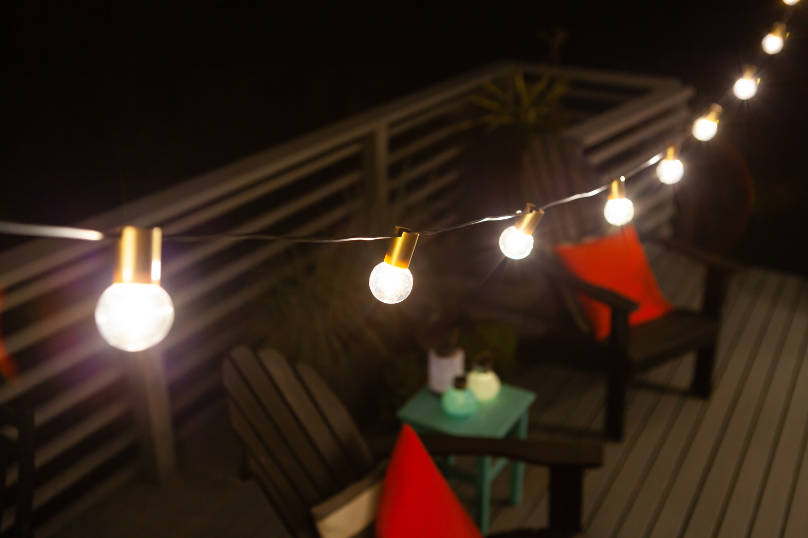 Quis Loop Outdoor Gold String Lights - Thumbnail - Image 3