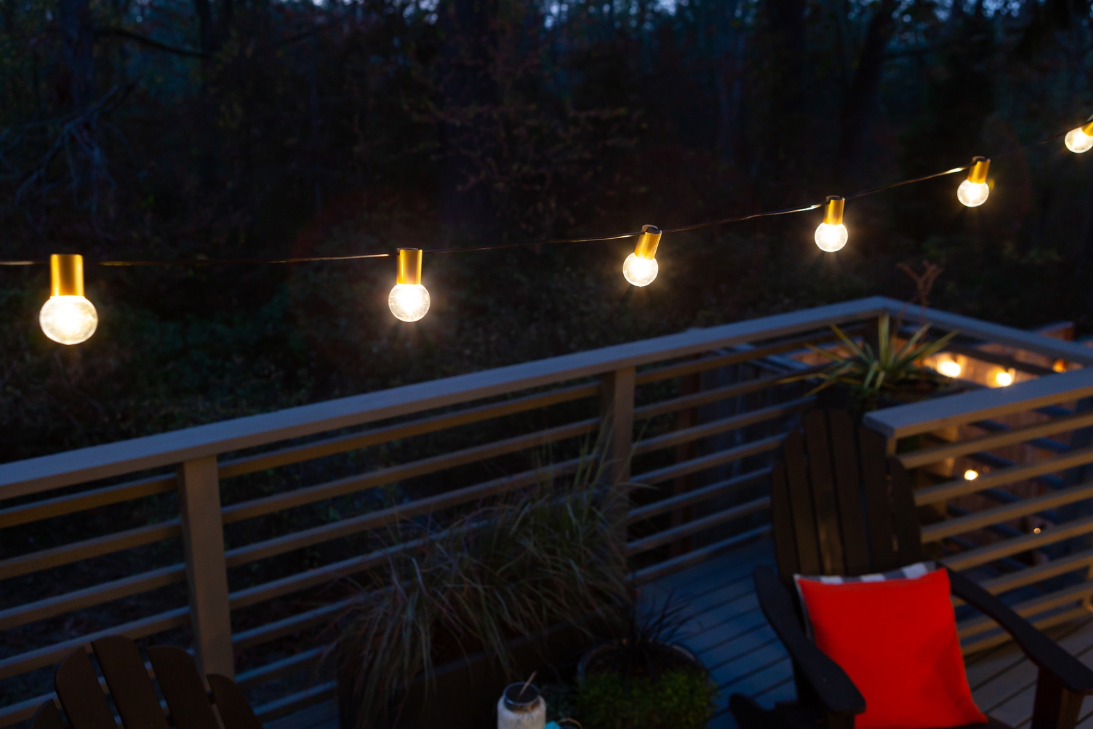 Quis Loop Outdoor Gold String Lights - Thumbnail - Image 5
