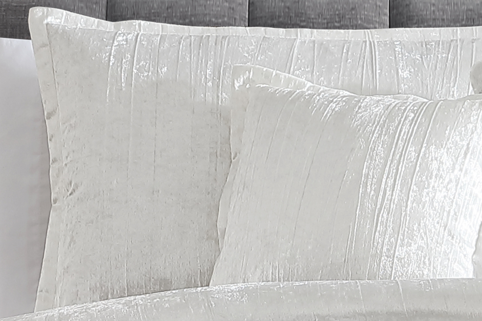Recine White 7 Pc Queen Comforter Set - Thumbnail - Image 3