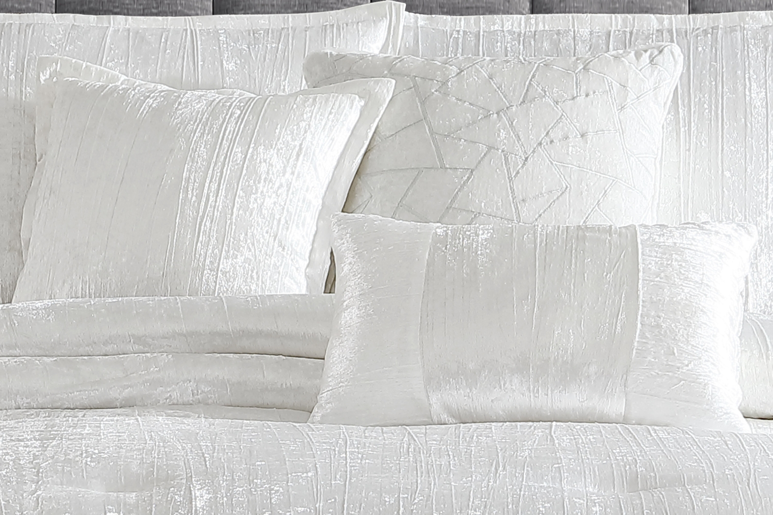 Recine White 7 Pc Queen Comforter Set - Thumbnail - Image 4