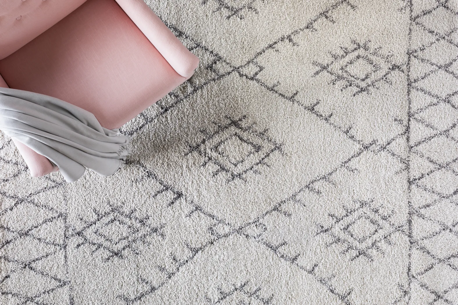 Reidwick Cream 5'4 x 7'7 Area Rug - Thumbnail - Image 4