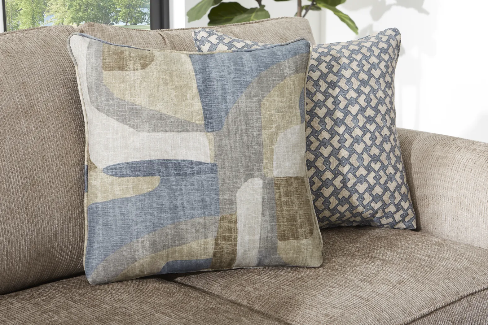 Remington Heights Cocoa Loveseat - Thumbnail - Image 4
