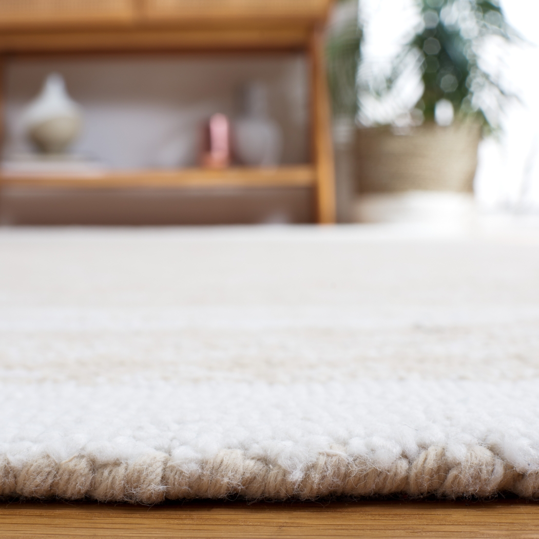 Resko Ivory/Beige 3' x 5' Rug - Thumbnail - Image 4