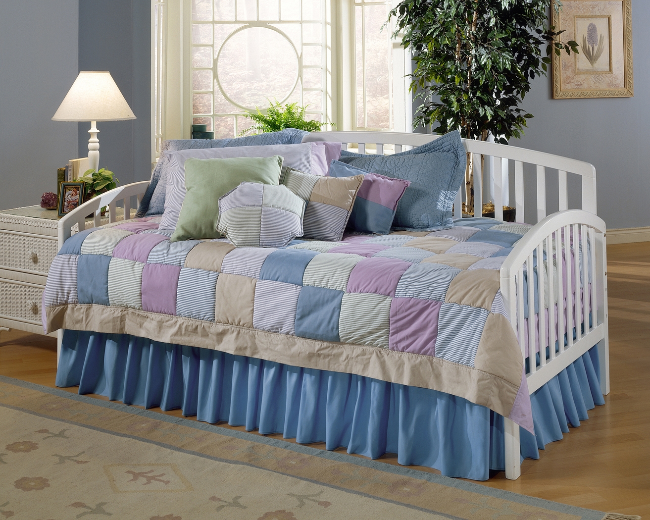 Restani White Daybed With Trundle - Thumbnail - Image 3