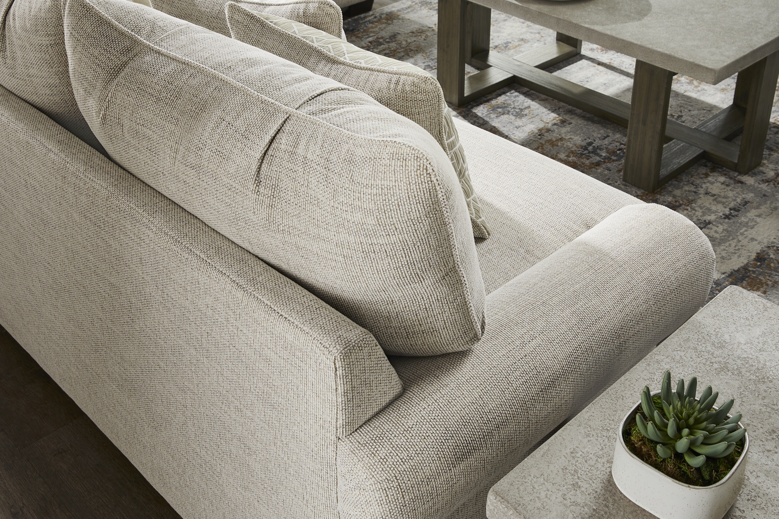 Reyna Point Ivory 7 Pc Living Room with Sleeper Sofa - Thumbnail - Image 4