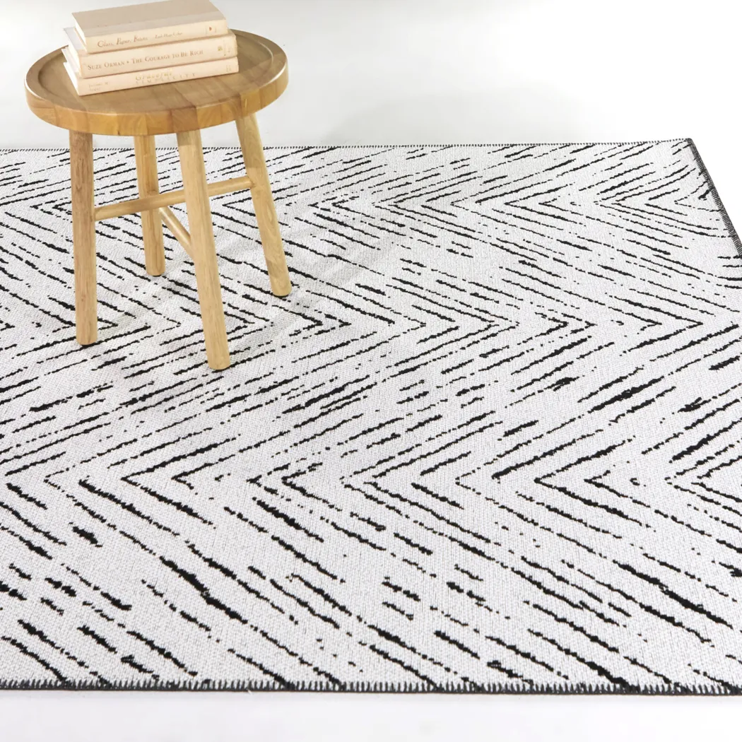 Rhis White 5'3 x 7' Rug - Thumbnail - Image 2