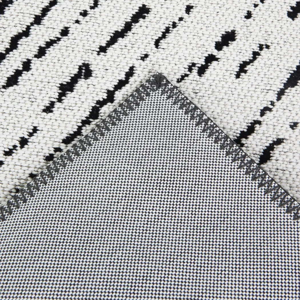 Rhis White 5'3 x 7' Rug - Thumbnail - Image 3